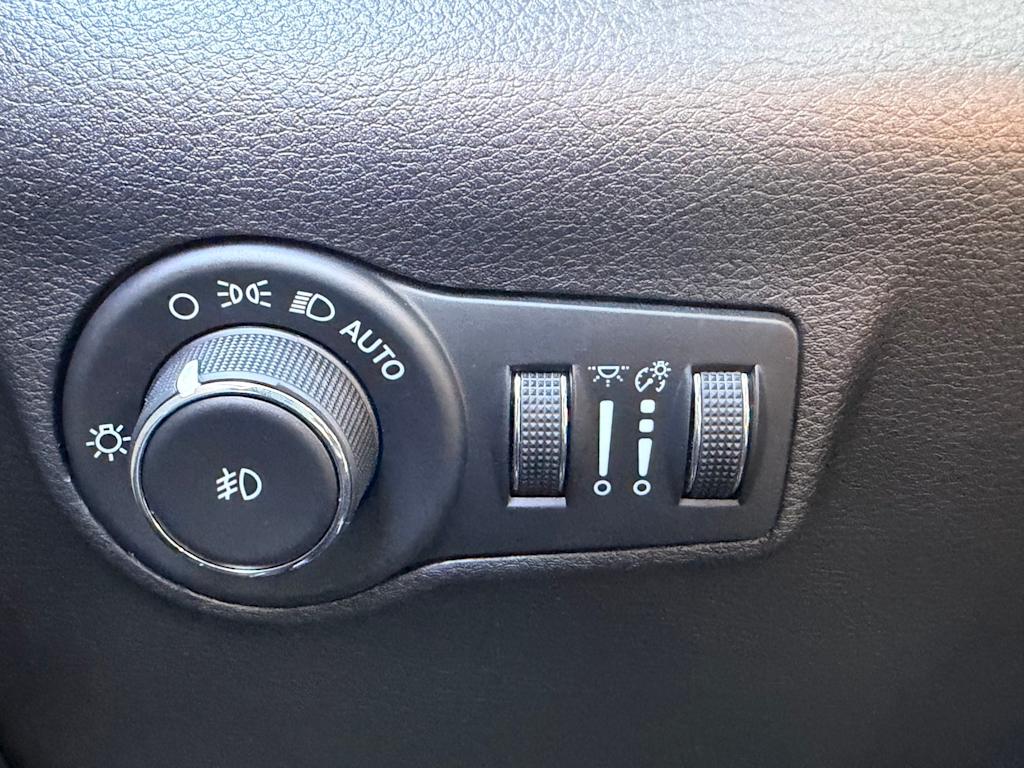 Thumbnail: 2023 Jeep Compass - 23