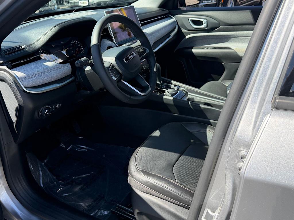 Thumbnail: 2023 Jeep Compass - 10