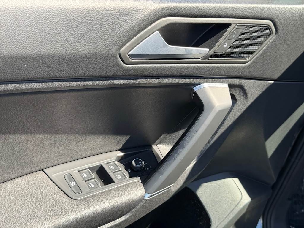 Thumbnail: 2020 Volkswagen Tiguan - 22