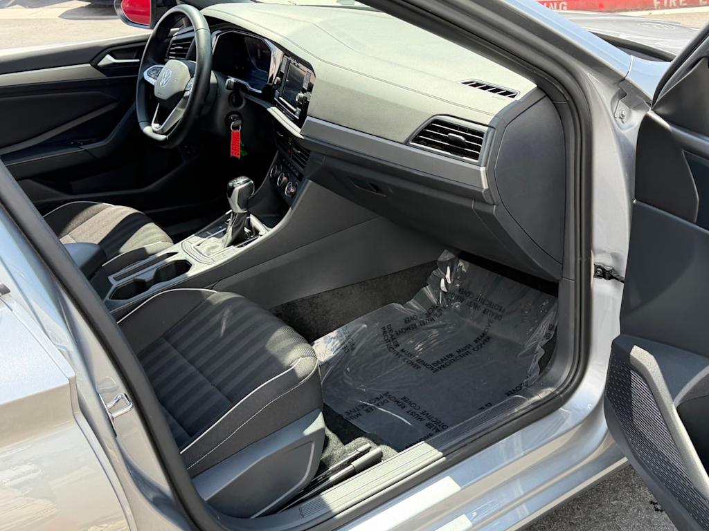 Thumbnail: 2024 Volkswagen Jetta - 32