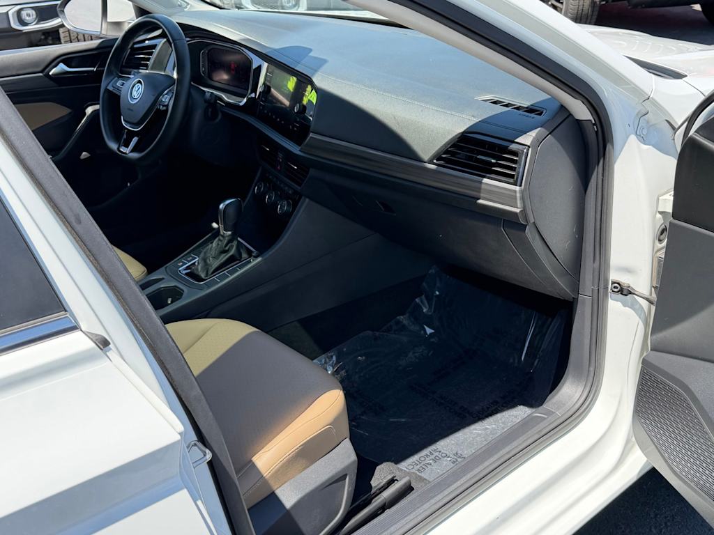 Thumbnail: 2019 Volkswagen Jetta - 32