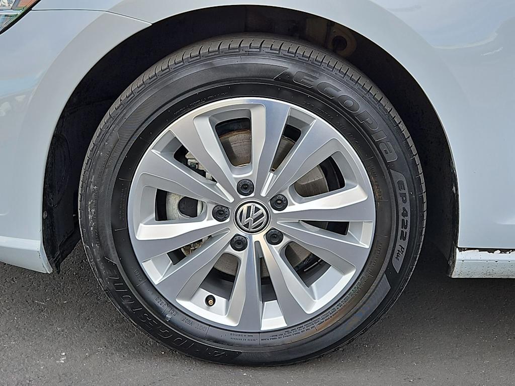 Thumbnail: 2021 Volkswagen Golf - 8