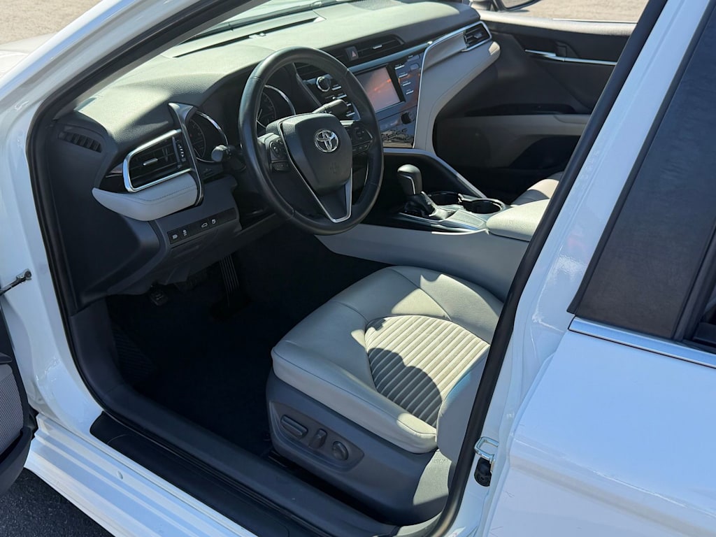 Thumbnail: 2018 Toyota Camry - 10