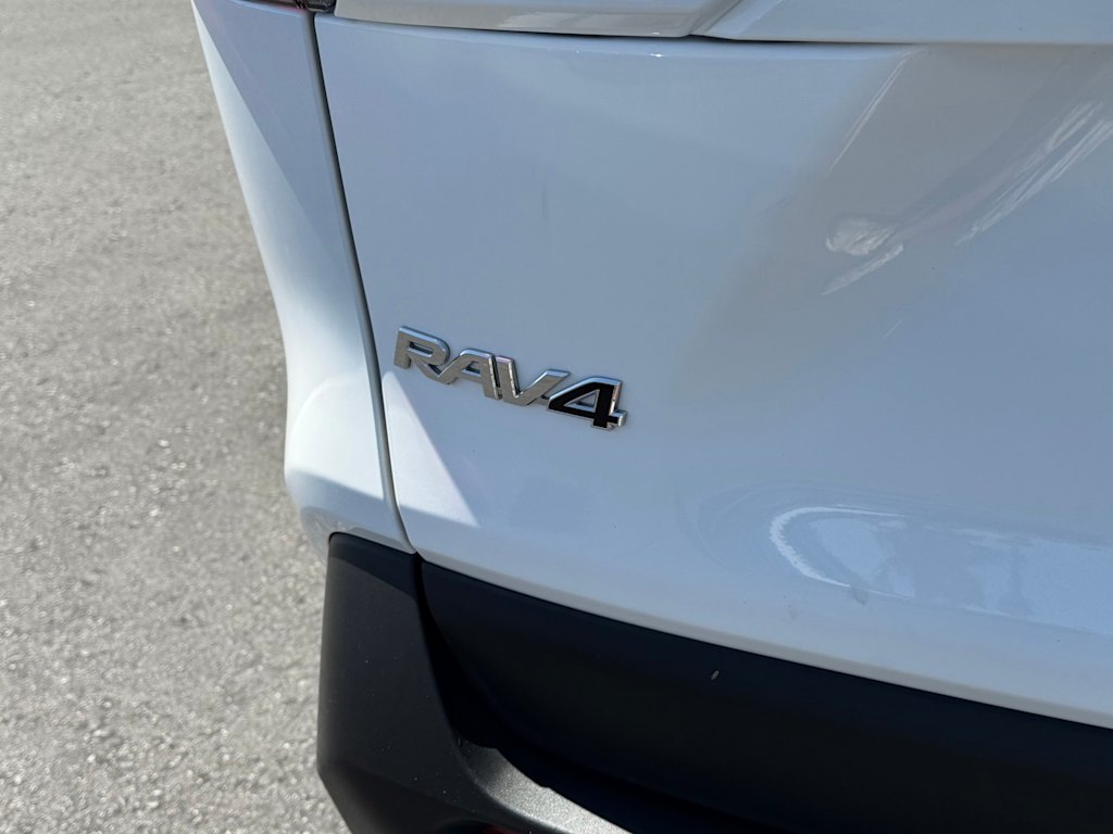 Thumbnail: 2021 Toyota RAV4 - 7