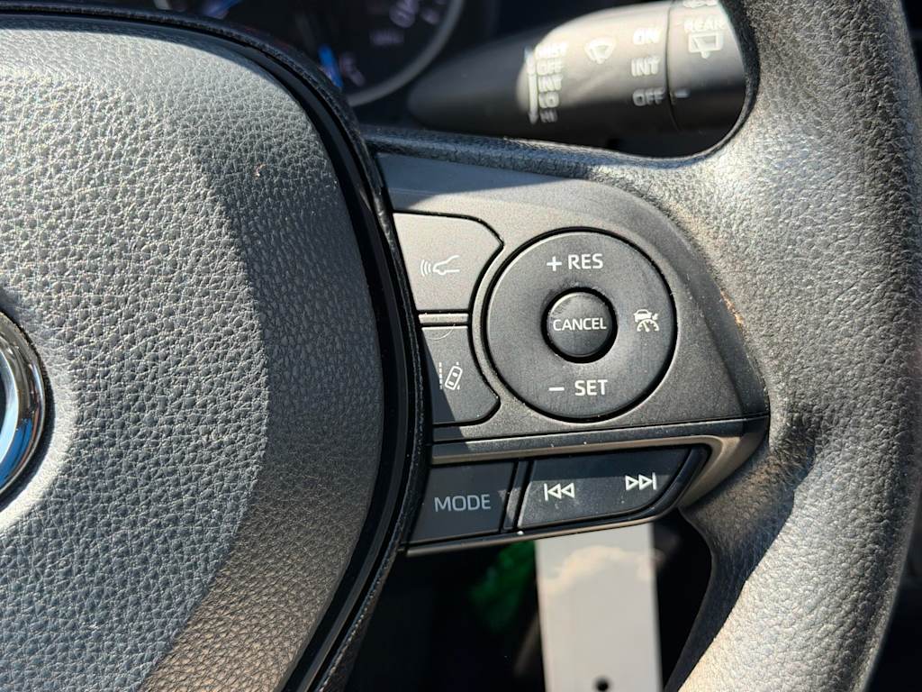 Thumbnail: 2021 Toyota RAV4 - 24