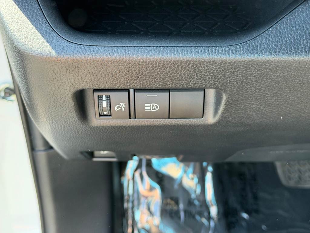 Thumbnail: 2021 Toyota RAV4 - 22