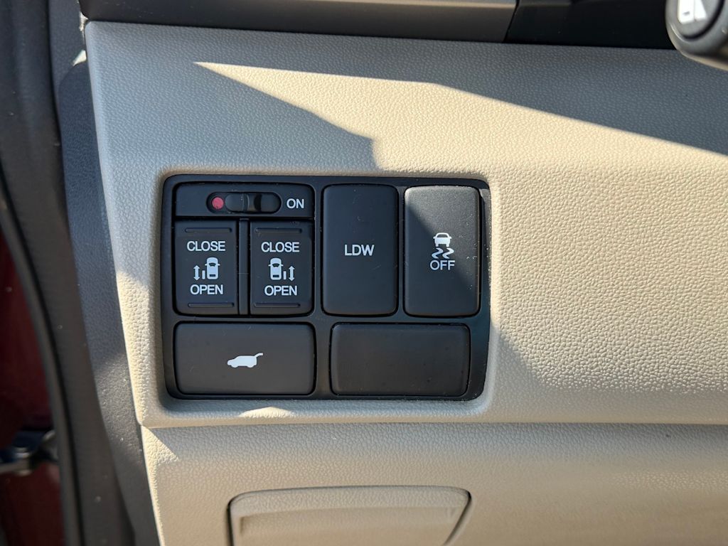 Thumbnail: 2016 Honda Odyssey - 21