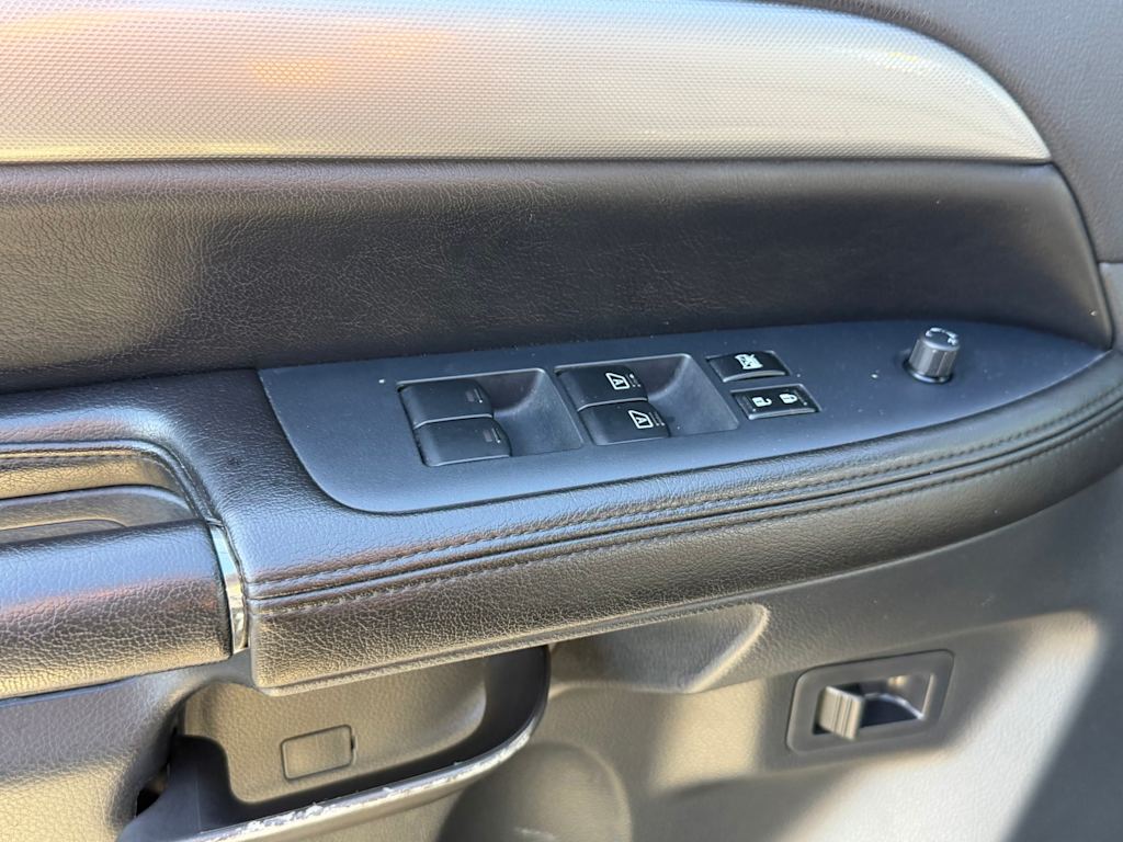 Thumbnail: 2014 Nissan Armada - 21