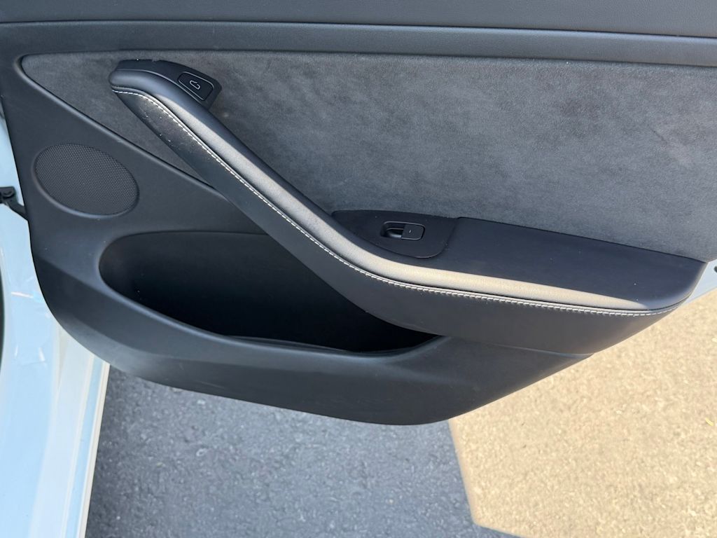 Thumbnail: 2023 Tesla Model 3 - 27