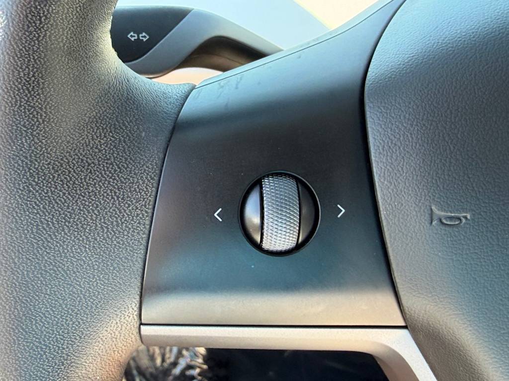 Thumbnail: 2023 Tesla Model 3 - 19