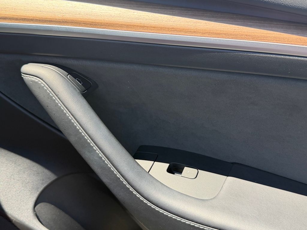 Thumbnail: 2023 Tesla Model 3 - 27