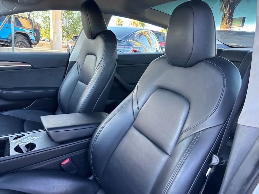 Thumbnail: 2023 Tesla Model 3 - 7