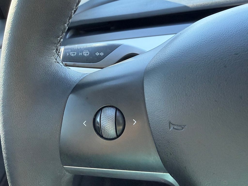 Thumbnail: 2023 Tesla Model 3 - 21