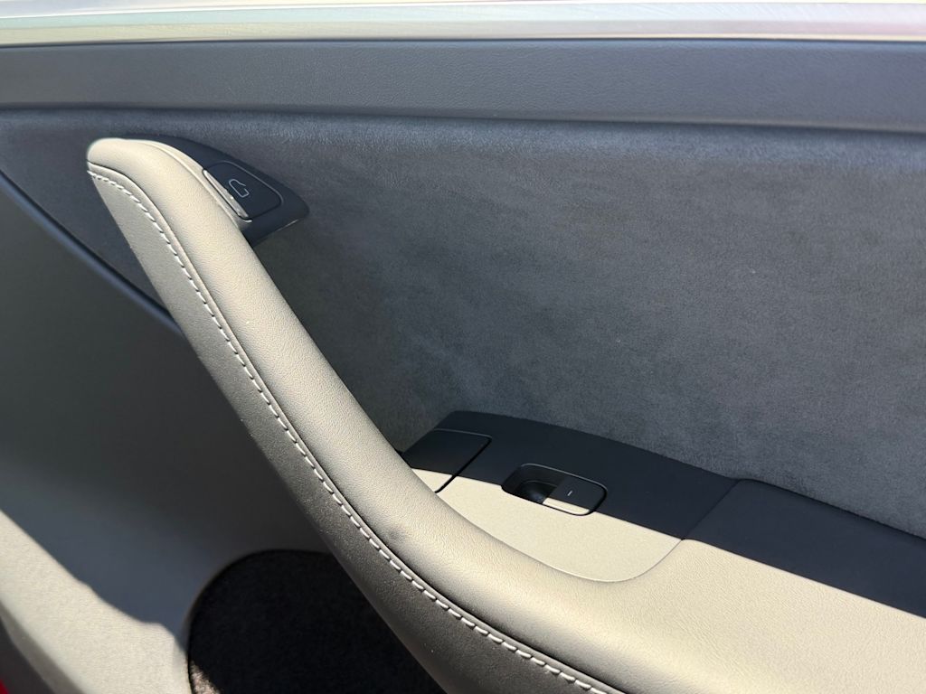 Thumbnail: 2023 Tesla Model Y - 25