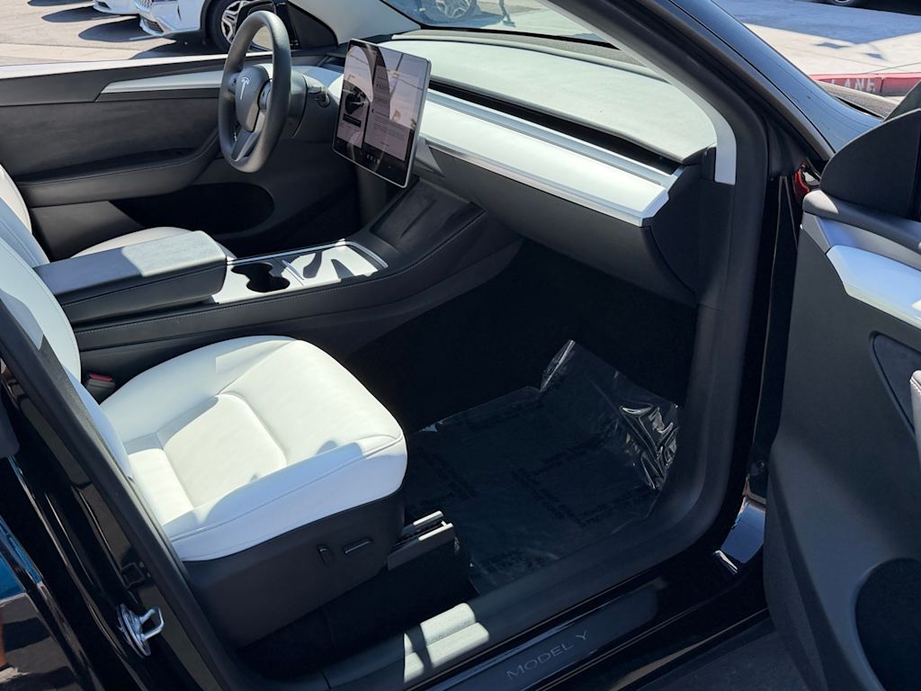 Thumbnail: 2024 Tesla Model Y - 28