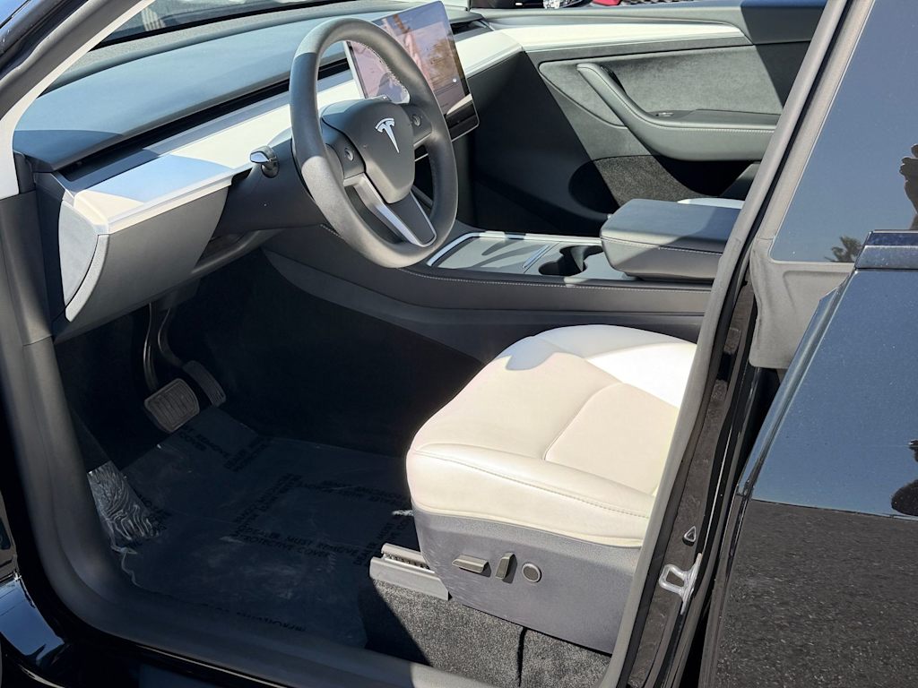 Thumbnail: 2024 Tesla Model Y - 8