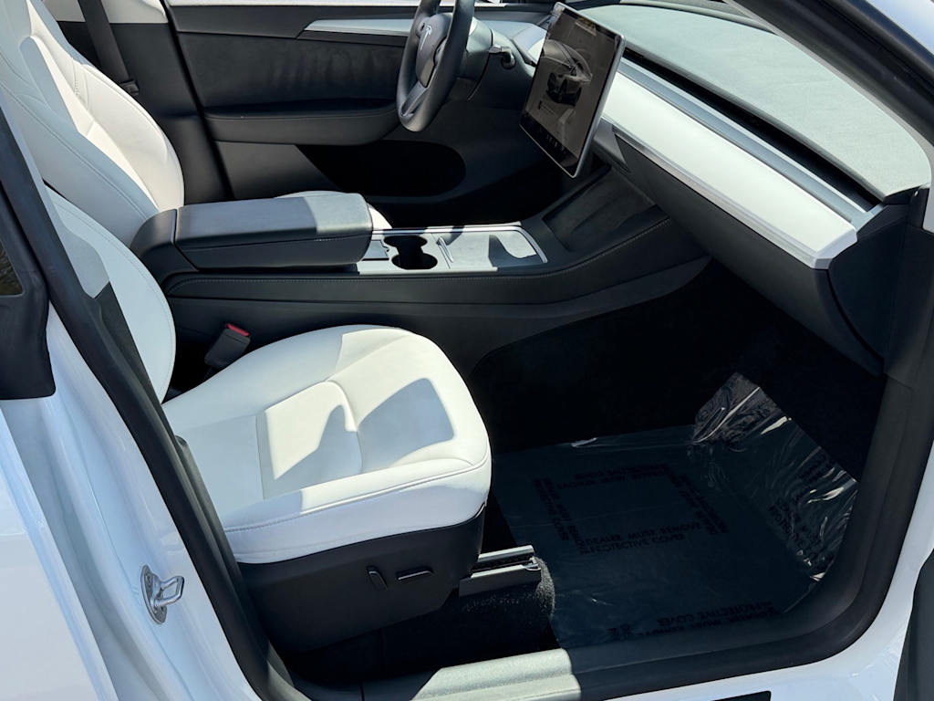 Thumbnail: 2023 Tesla Model Y - 10