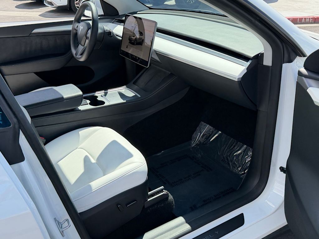 Thumbnail: 2023 Tesla Model Y - 25