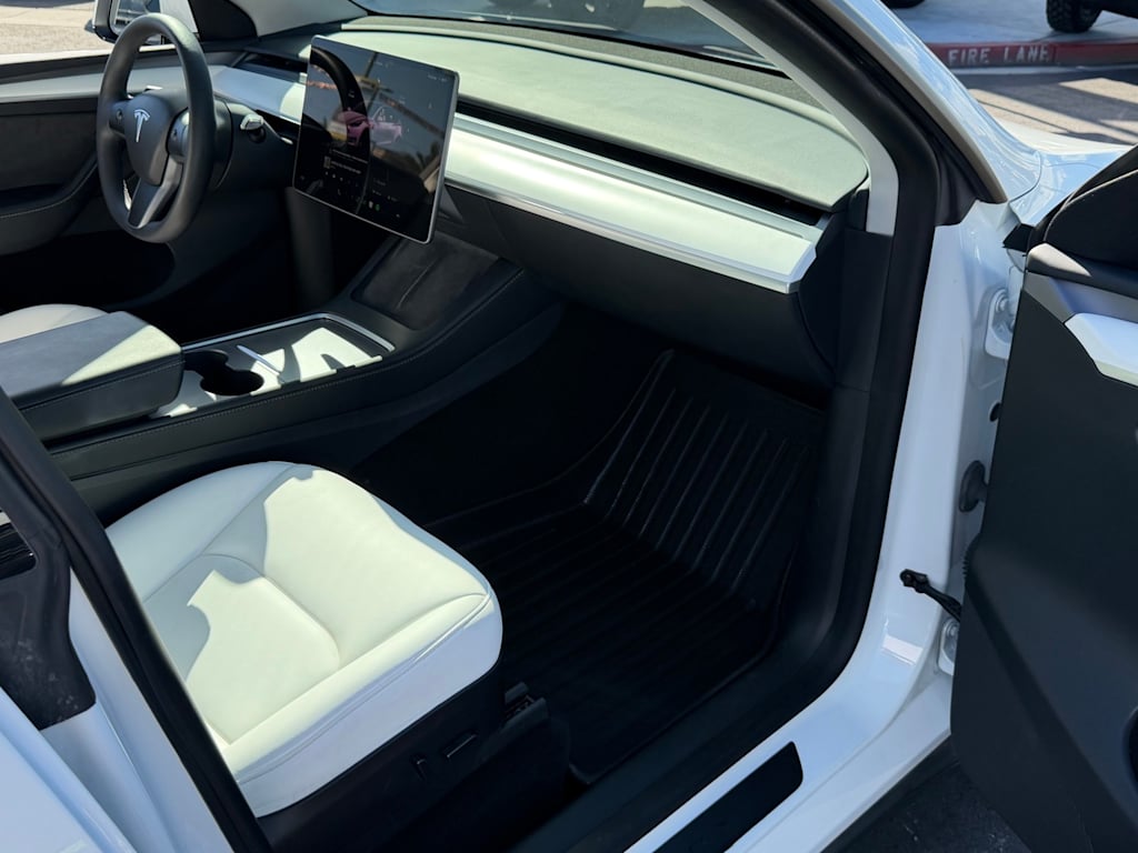 Thumbnail: 2022 Tesla Model Y - 10