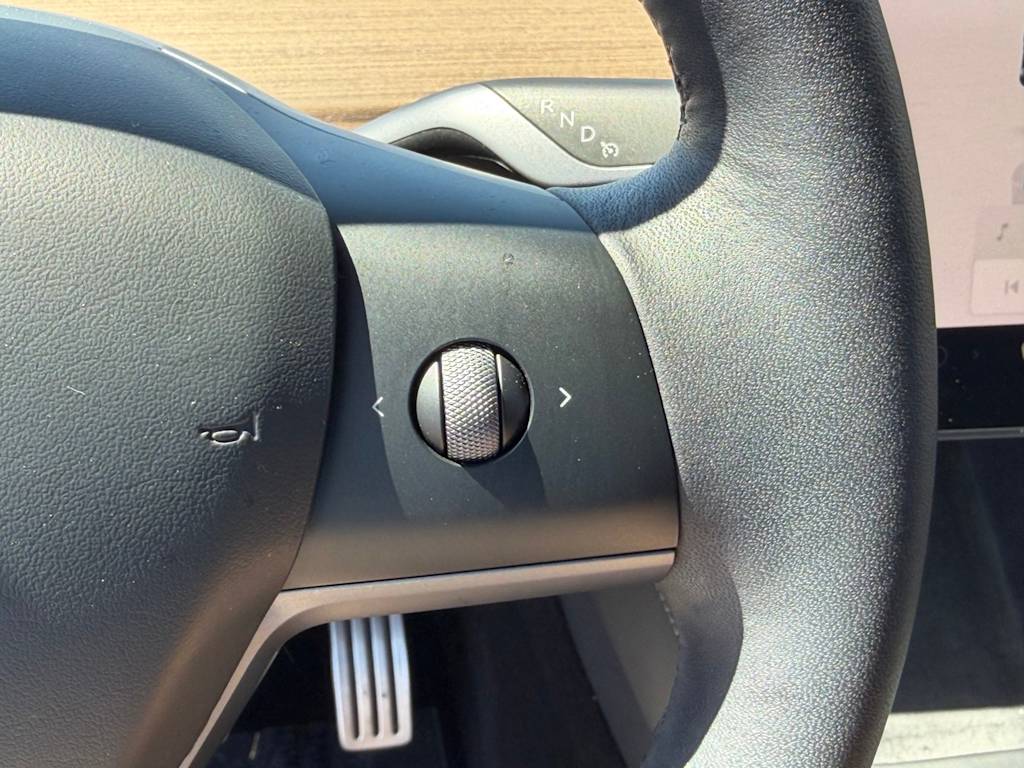 Thumbnail: 2023 Tesla Model Y - 21