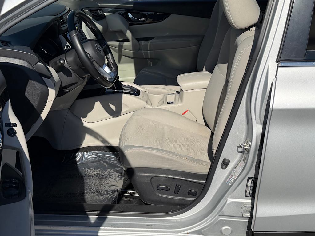 Thumbnail: 2019 Nissan Rogue Sport - 10