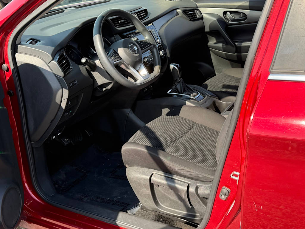 Thumbnail: 2020 Nissan Rogue Sport - 12