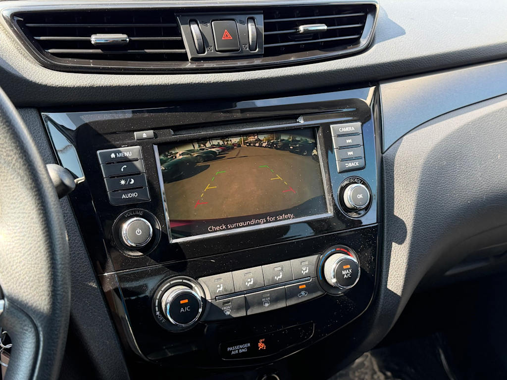Thumbnail: 2020 Nissan Rogue Sport - 13