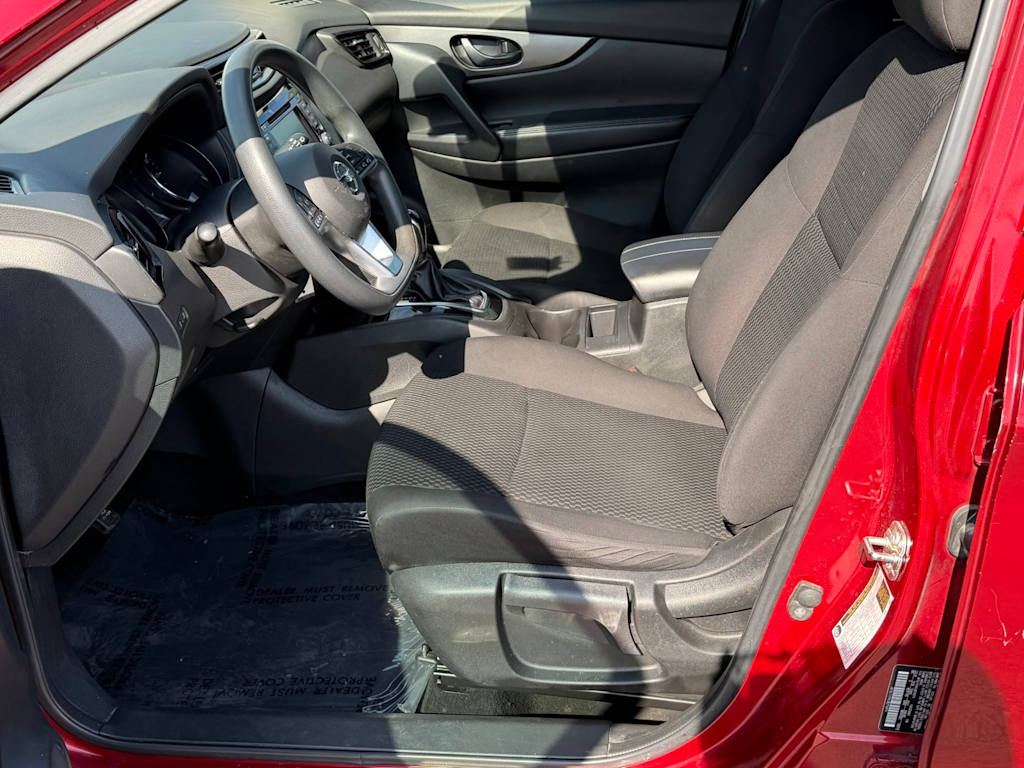 Thumbnail: 2020 Nissan Rogue Sport - 10