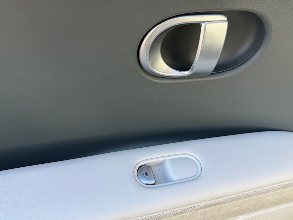 Thumbnail: 2023 Hyundai Ioniq 5 - 28