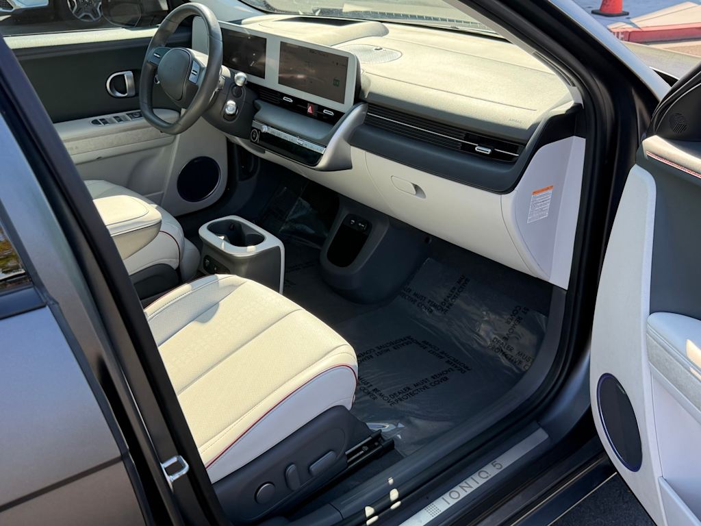 Thumbnail: 2023 Hyundai Ioniq 5 - 31