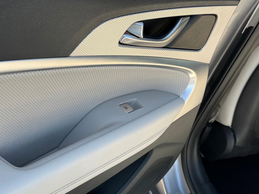 Thumbnail: 2022 Genesis G70 - 29