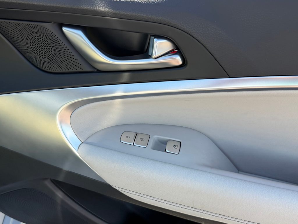Thumbnail: 2021 Genesis G70 - 30