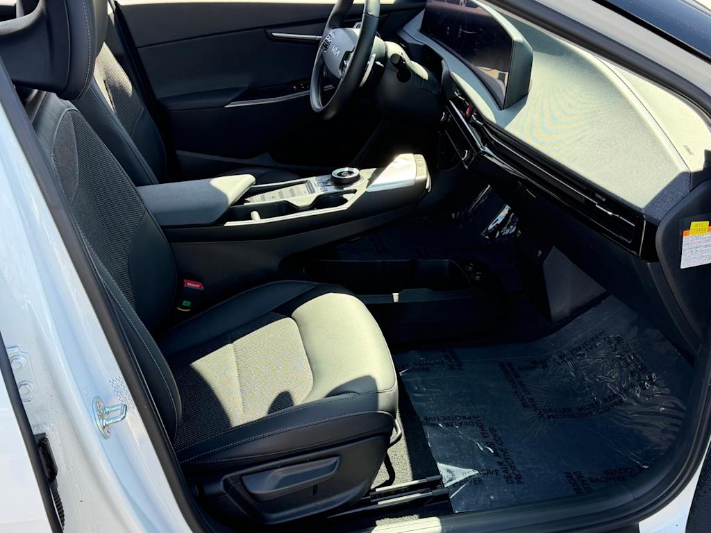 Thumbnail: 2024 Kia EV6 - 11