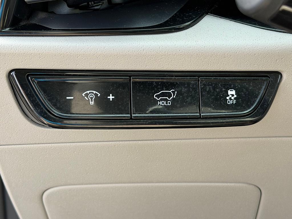 Thumbnail: 2023 Kia Niro - 23