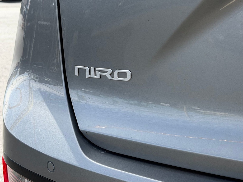 Thumbnail: 2023 Kia Niro - 7