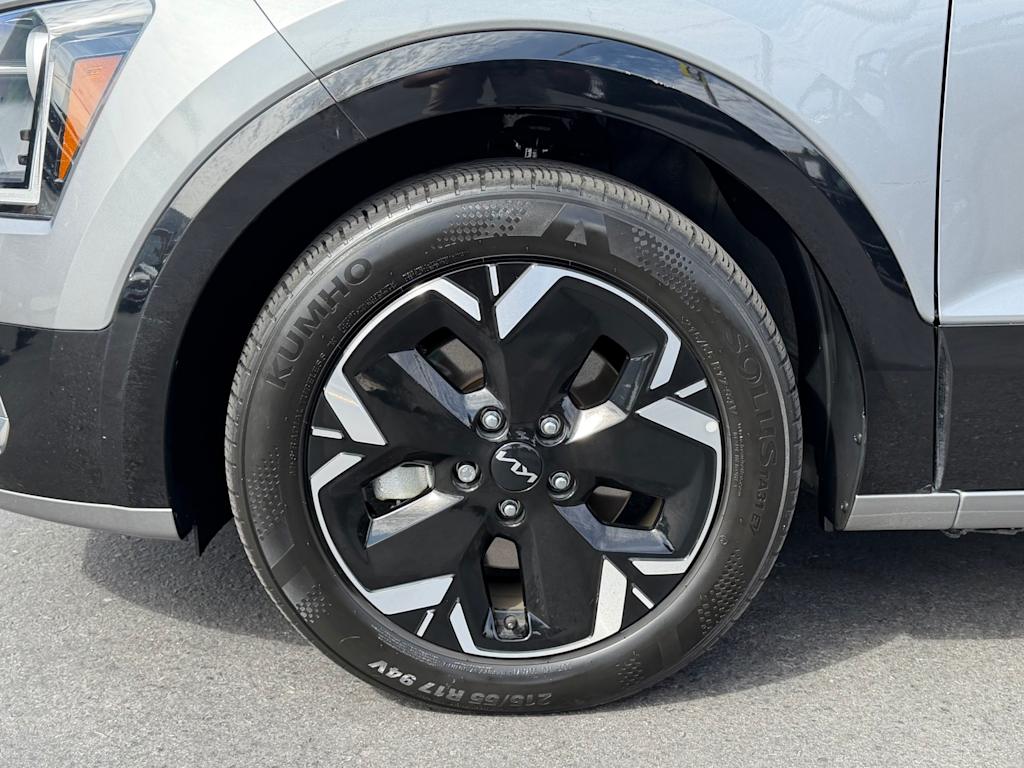 Thumbnail: 2023 Kia Niro - 8