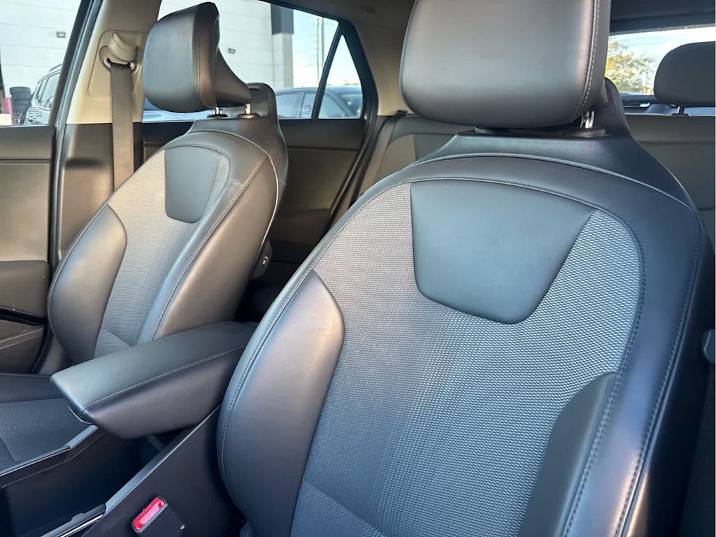 Thumbnail: 2025 Kia Niro - 7