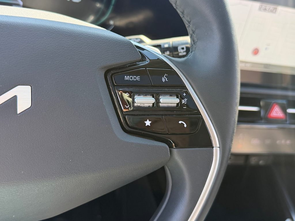 Thumbnail: 2023 Kia Niro - 24