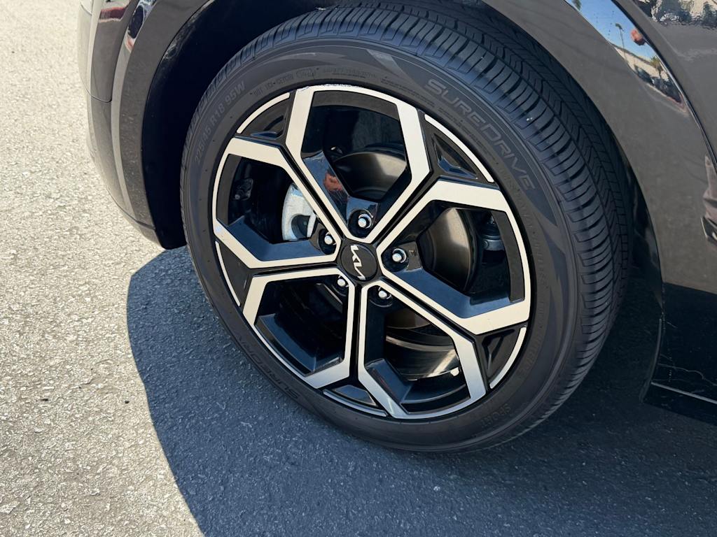 Thumbnail: 2023 Kia Niro - 8