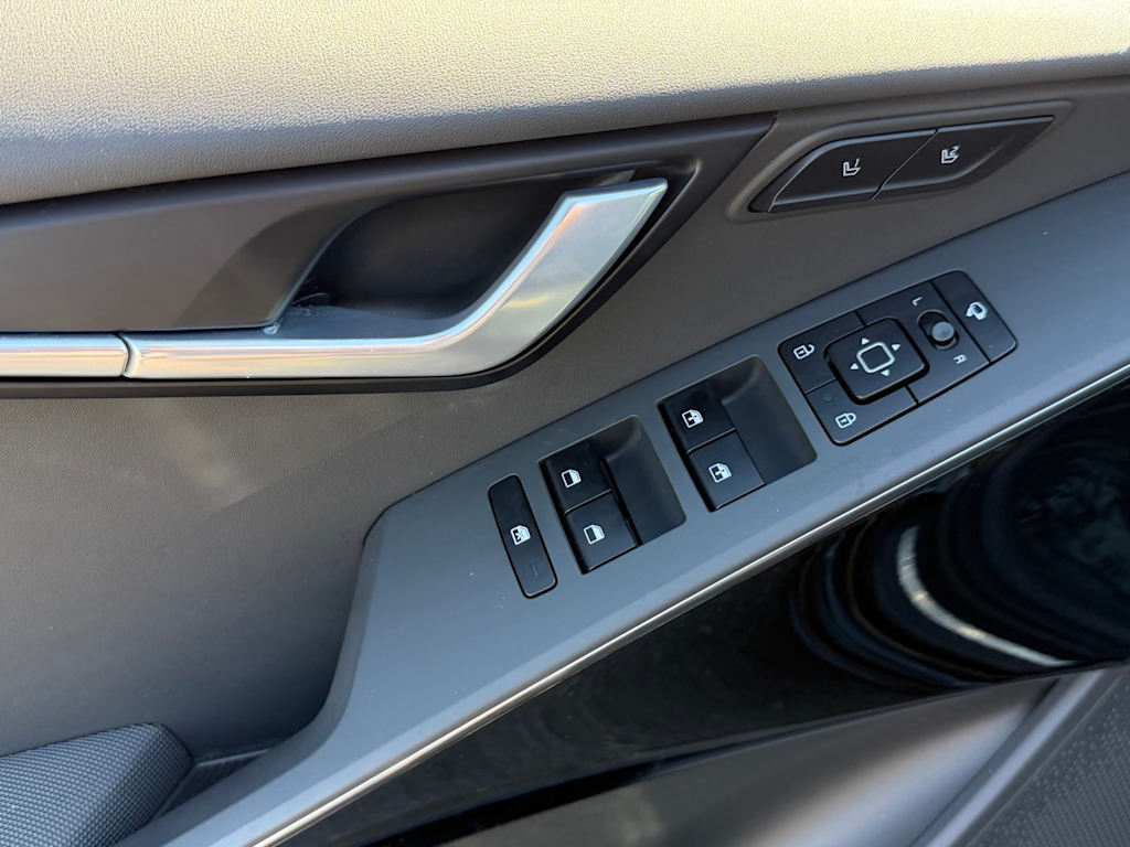 Thumbnail: 2023 Kia Niro - 21