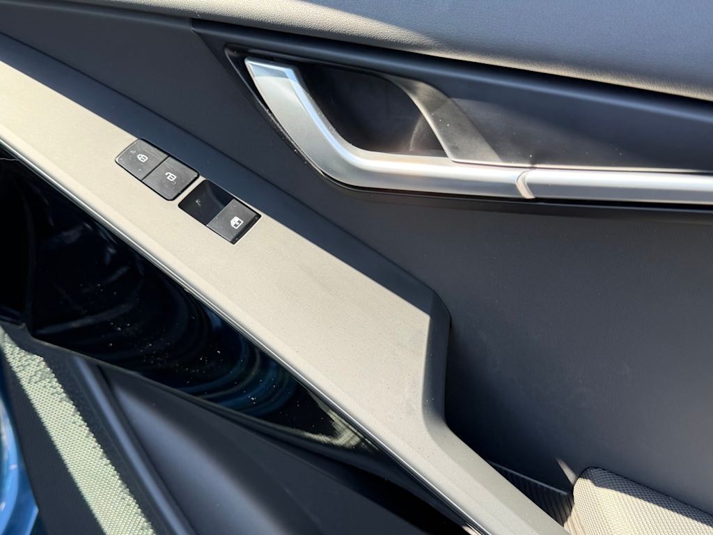 Thumbnail: 2023 Kia Niro - 6