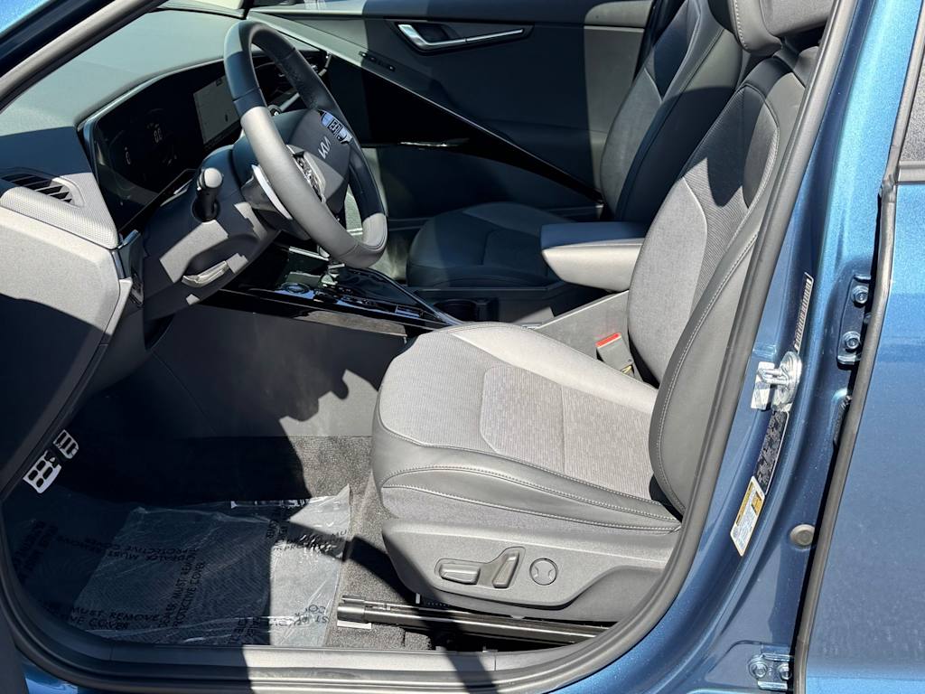 Thumbnail: 2023 Kia Niro - 10