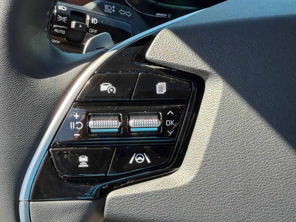 Thumbnail: 2023 Kia Niro - 24
