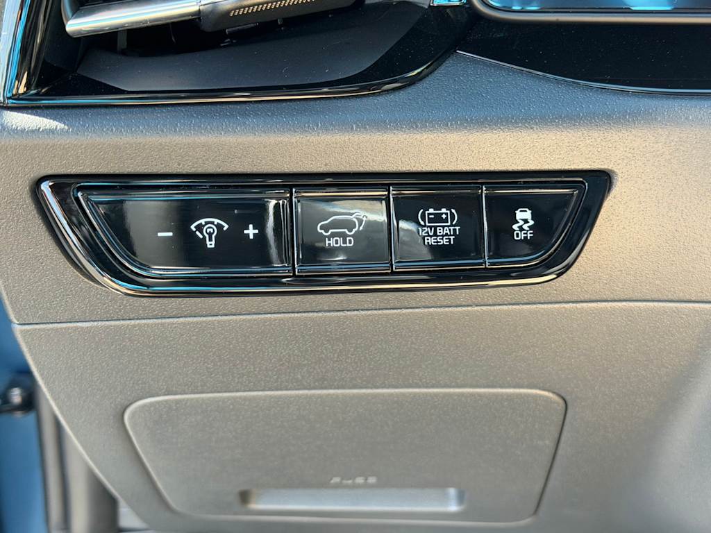 Thumbnail: 2023 Kia Niro - 23