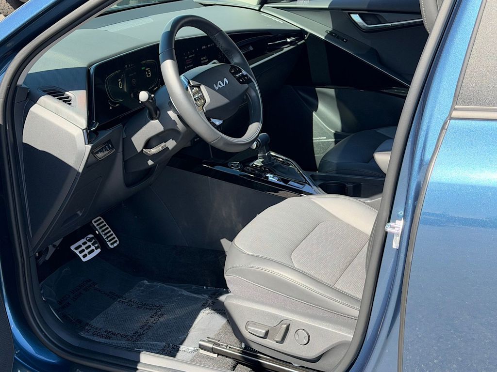 Thumbnail: 2023 Kia Niro - 9