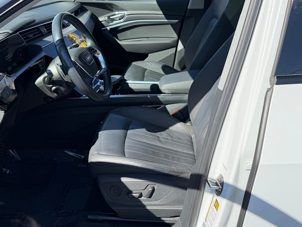 Thumbnail: 2022 Audi e-tron - 9