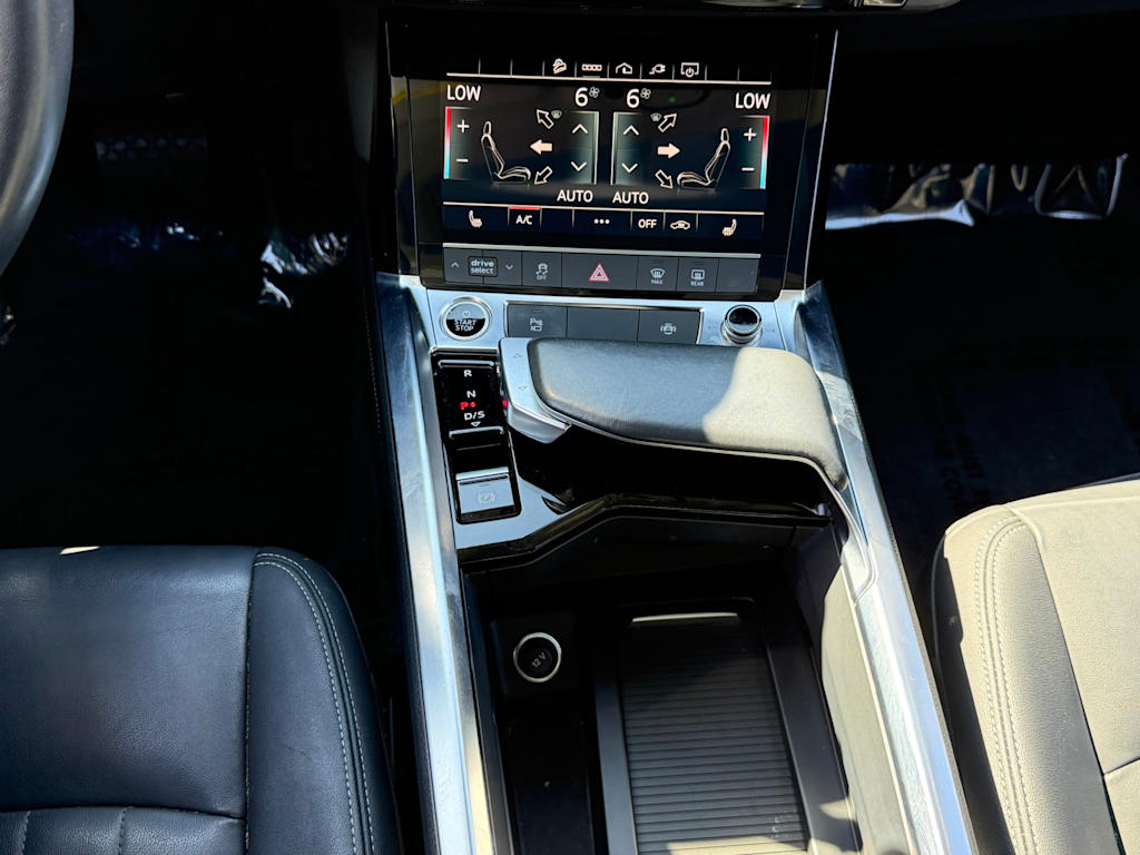 Thumbnail: 2022 Audi e-tron - 13