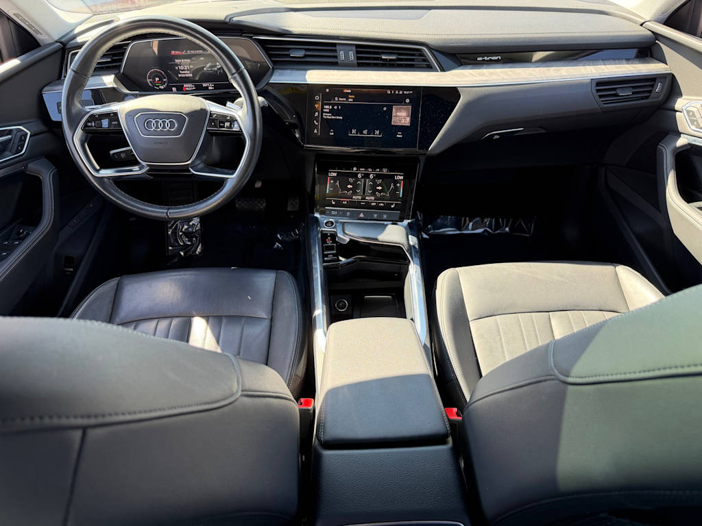 Thumbnail: 2022 Audi e-tron - 2