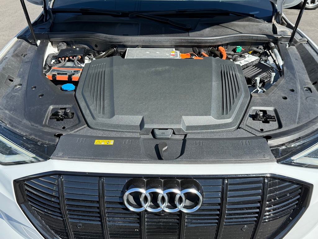 Thumbnail: 2022 Audi e-tron - 8
