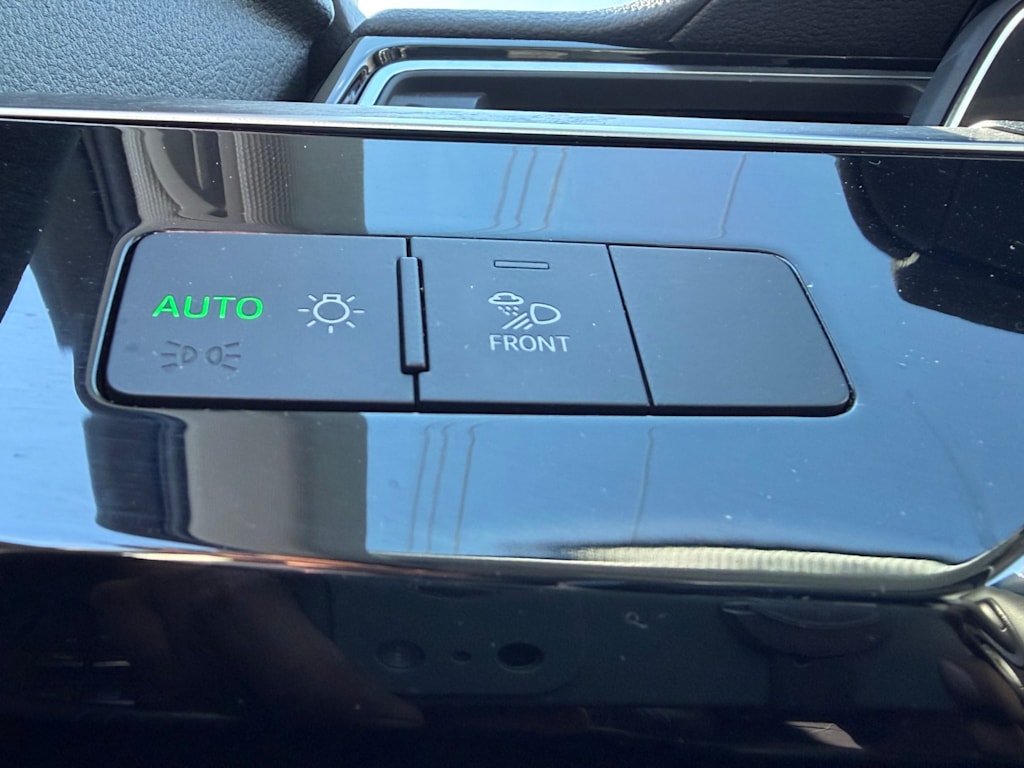 Thumbnail: 2022 Audi e-tron - 24